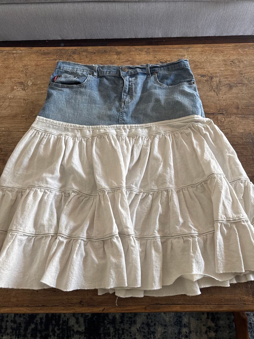 Tyte Denim Y2K skirt with white ruffled Ankle below ankle skirt
Size 11
